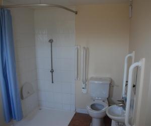 pwlldu-bathroom